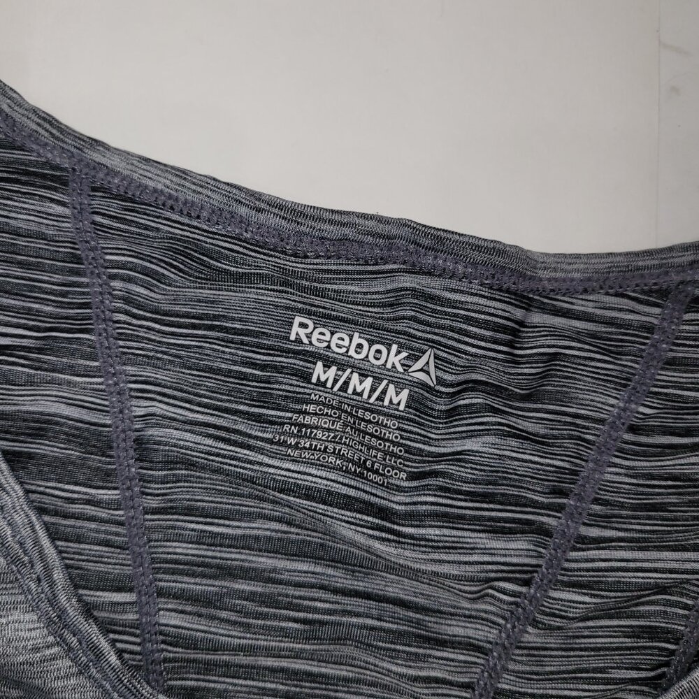 Reebok Short Sleeve T-shirt armpit to armpit 19" Size Medium - Picture 2 of 4